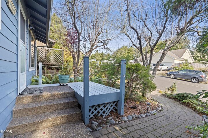 Property Photo:  1420 SW Fairway Drive  OR 97394 