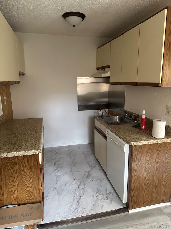 Property Photo:  603 Barclay Manor 6C  NY 12550 