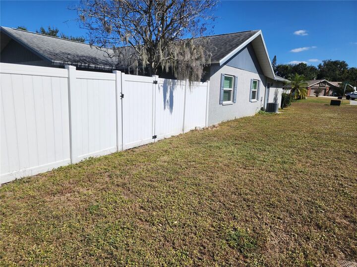 Property Photo: 5105 25th Circle E FL 34221