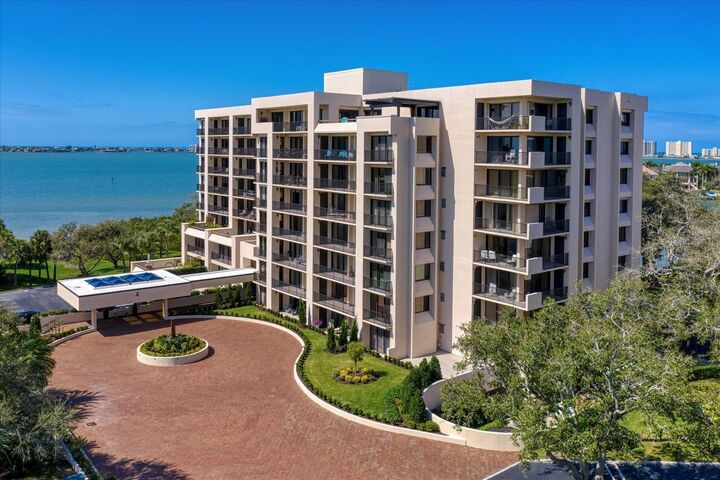 Property Photo: 4 Belleview Boulevard 106 FL 33756