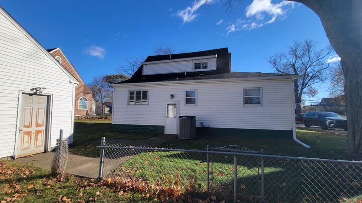 Property Photo:  112 N Lincoln Avenue  MI 49093 