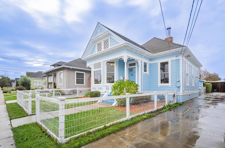 Property Photo:  332 Capitol Street  CA 93901 