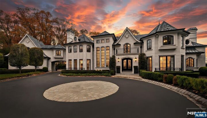 Property Photo:  600 Colonial Road  NJ 07675 