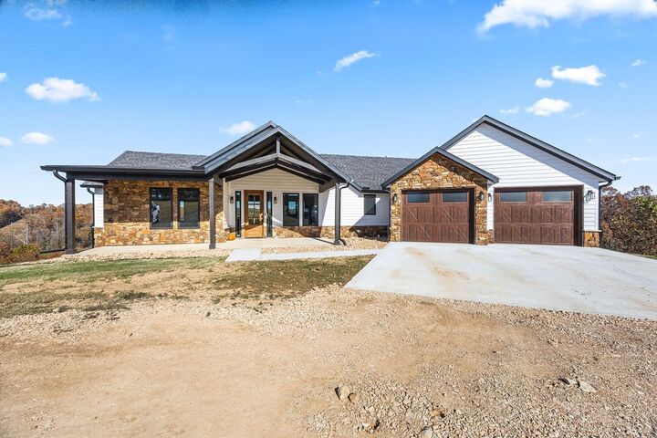 Property Photo: 10695 Stoney Point Road AR 72745