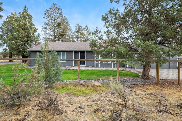 Property Photo:  4710 NW 62nd Street  OR 97756 