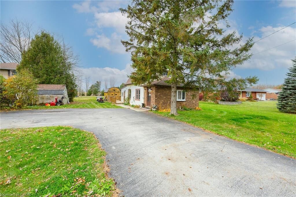 Property Photo: 43290 Pettit Road ON L0S 1V0