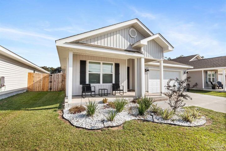 Property Photo: 4352 White Birch Ct FL 32571