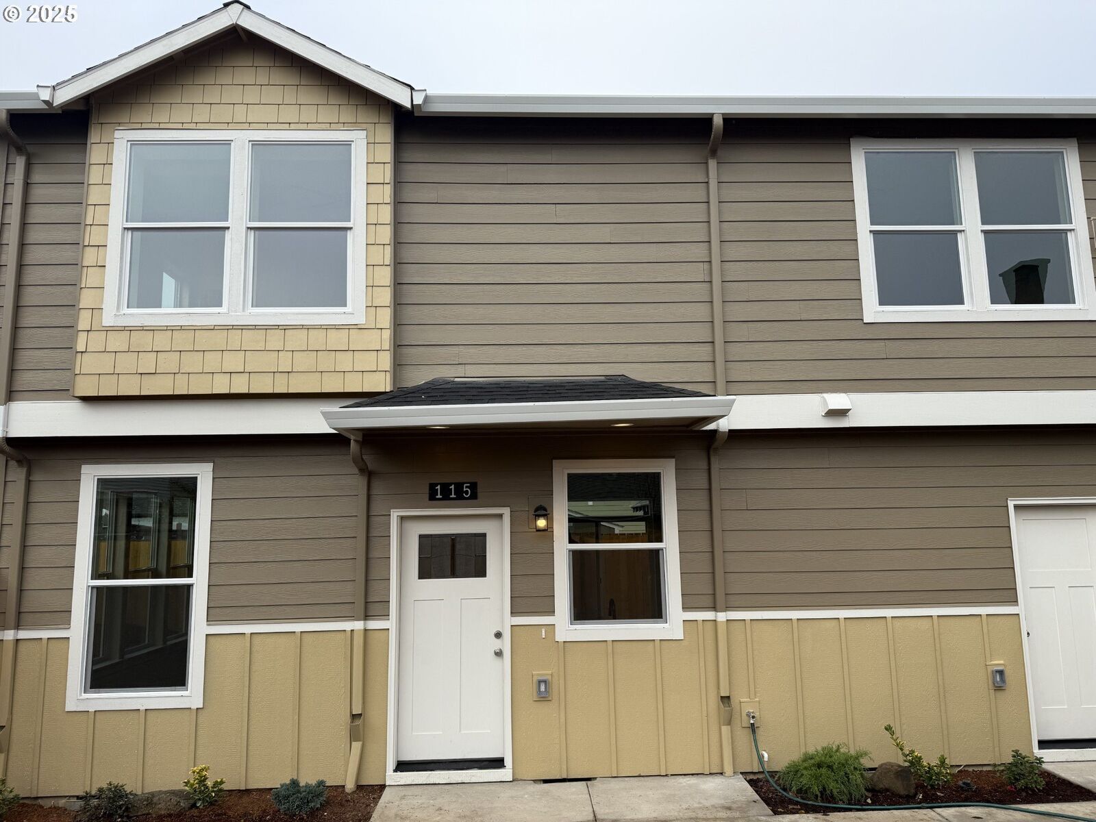 Property Photo:  115 E Jersey St  OR 97027 