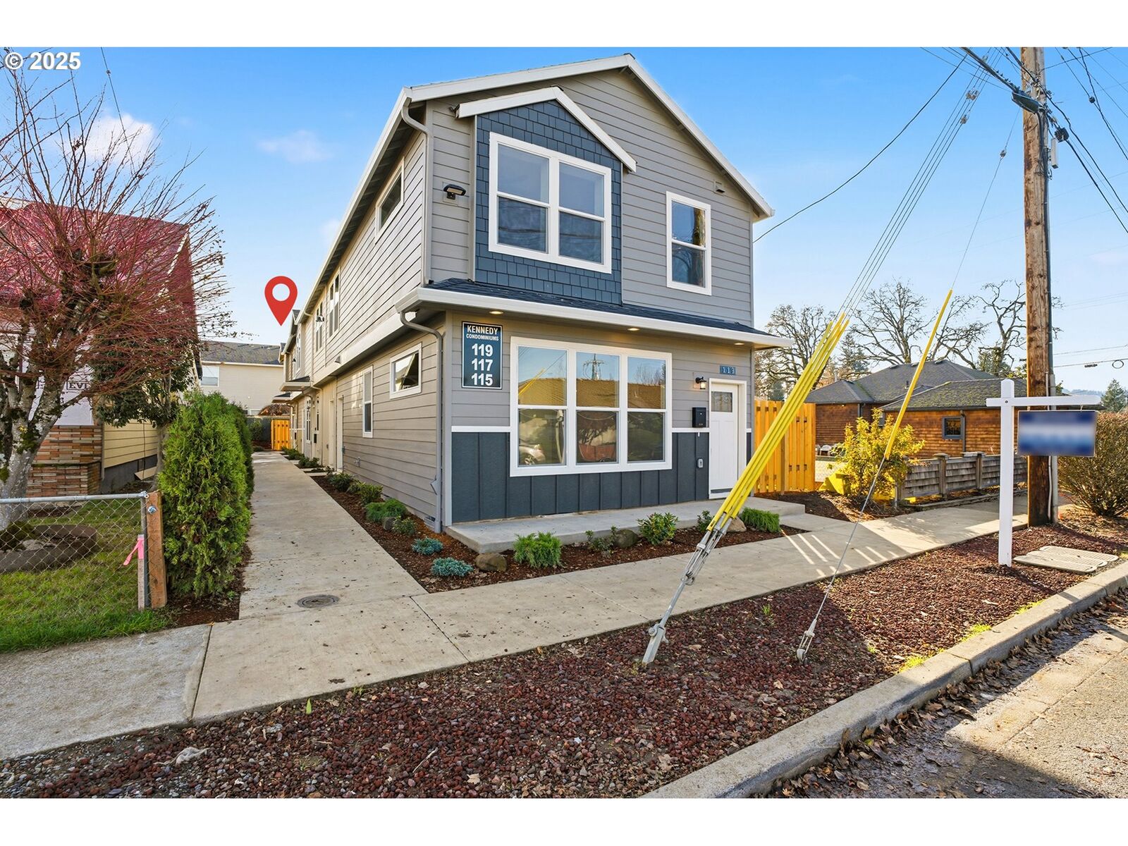 Property Photo: 115 E Jersey St OR 97027