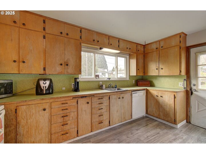 Property Photo: 6867 N Hudson St OR 97203