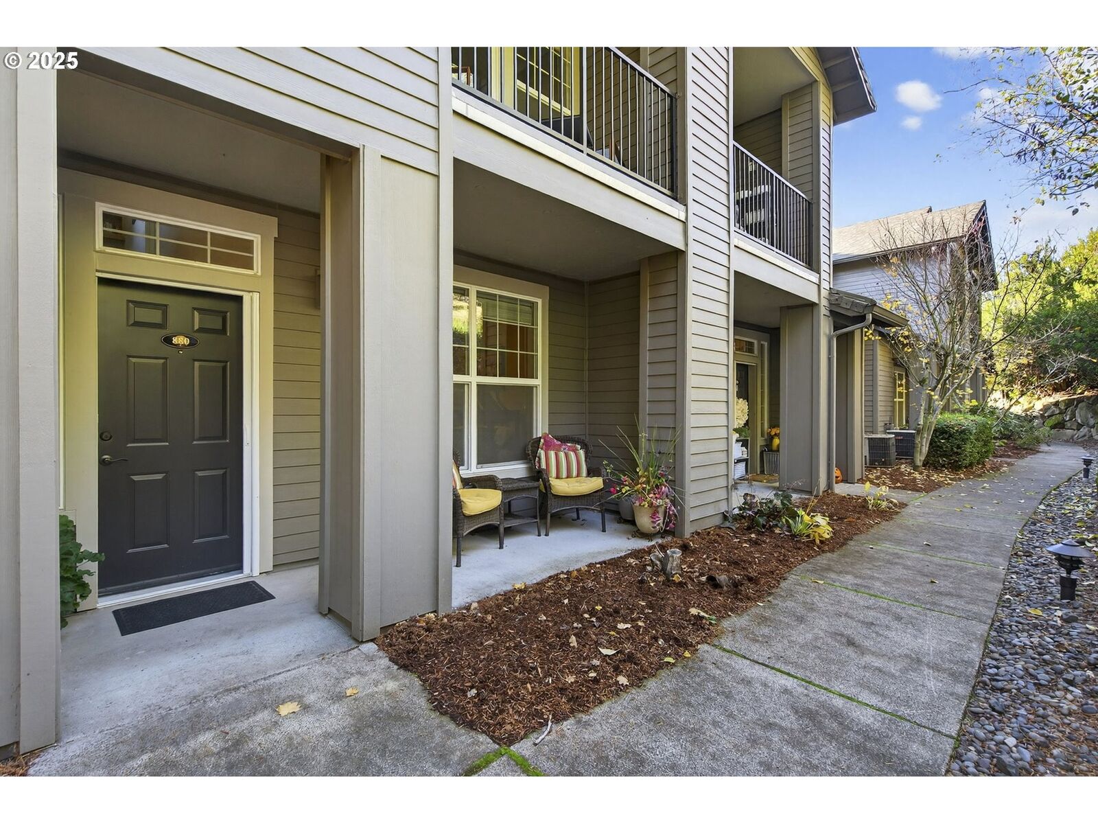 Property Photo:  880 Springtree Ln  OR 97068 