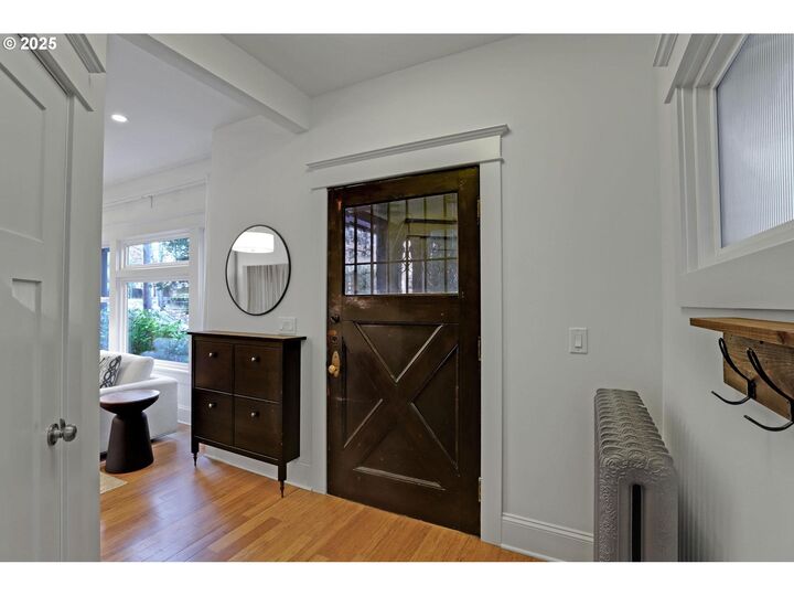 Property Photo: 218 NW 22nd Pl OR 97210