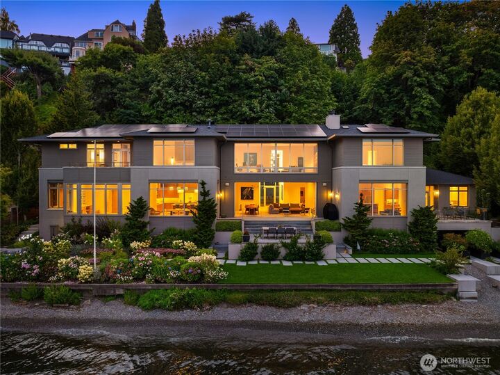 Property Photo:  4911 NE Laurelcrest Lane  WA 98105 