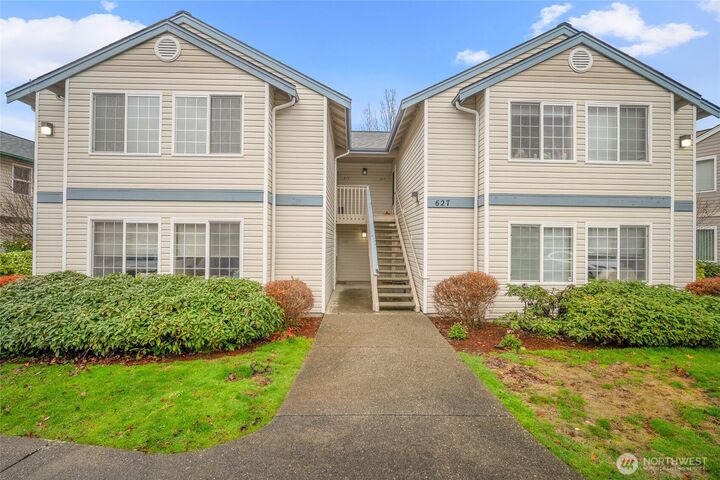 Property Photo: 627 W Horton Way 215 WA 98226