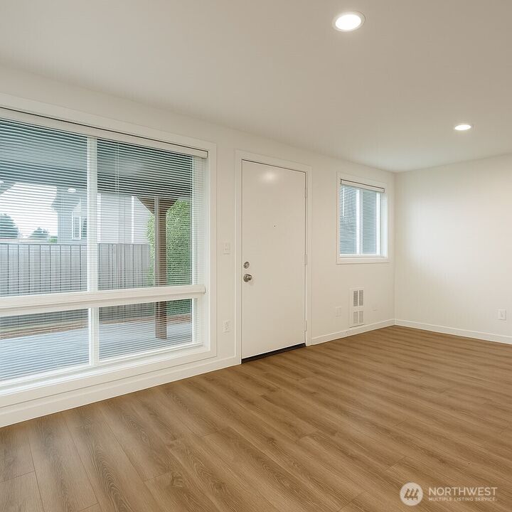 Property Photo:  11211 NE 68th Street 3  WA 98033 