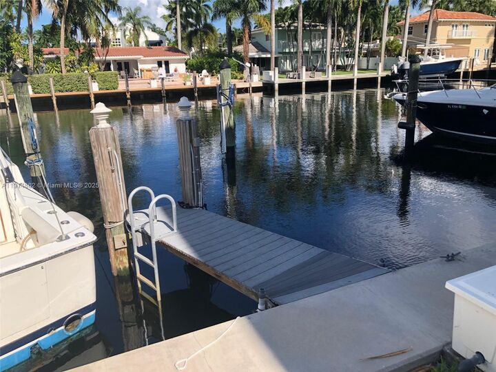 Property Photo: 76 Isle Of Venice Dr, Dock FL 33301