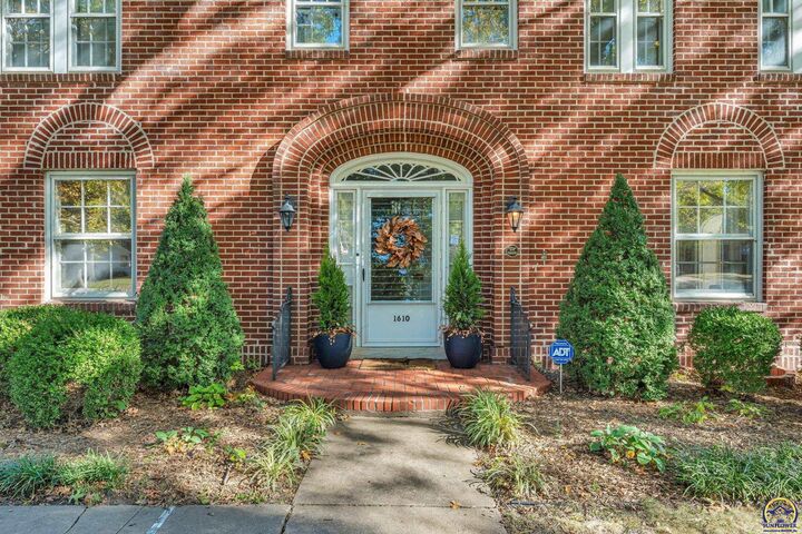 Property Photo:  1610 SW Plass Ave  KS 66604 