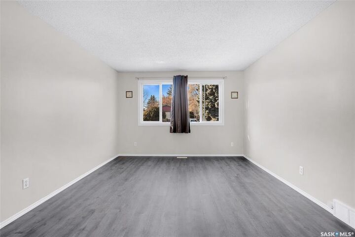 Property Photo:  330 Smallwood Crescent  SK S4L 4S5 