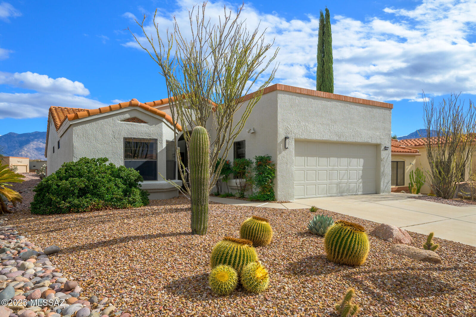 Property Photo: 14350 N Rusty Gate Trail AZ 85755