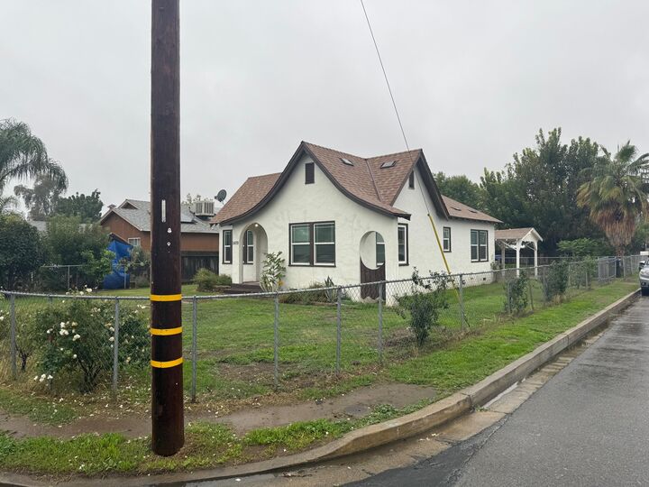 Property Photo:  1409 N Divisadero Street  CA 93291 