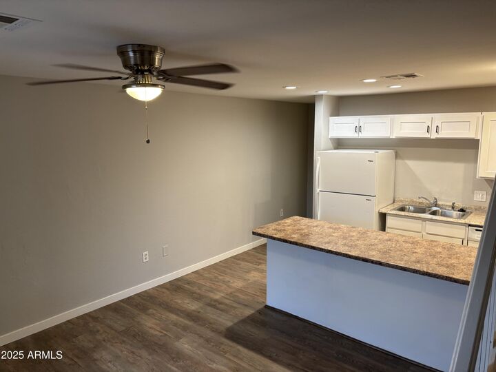 Property Photo:  528 E Navajo Avenue 3  AZ 85119 