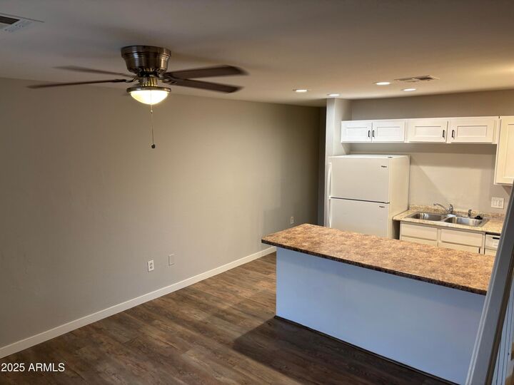 Property Photo: 528 E Navajo Avenue Apt 3 AZ 85119