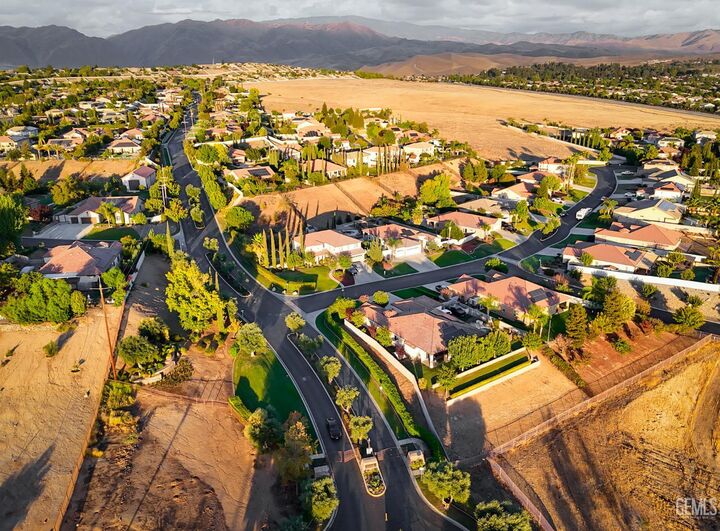 Property Photo: 13206 Milan Drive CA 93306