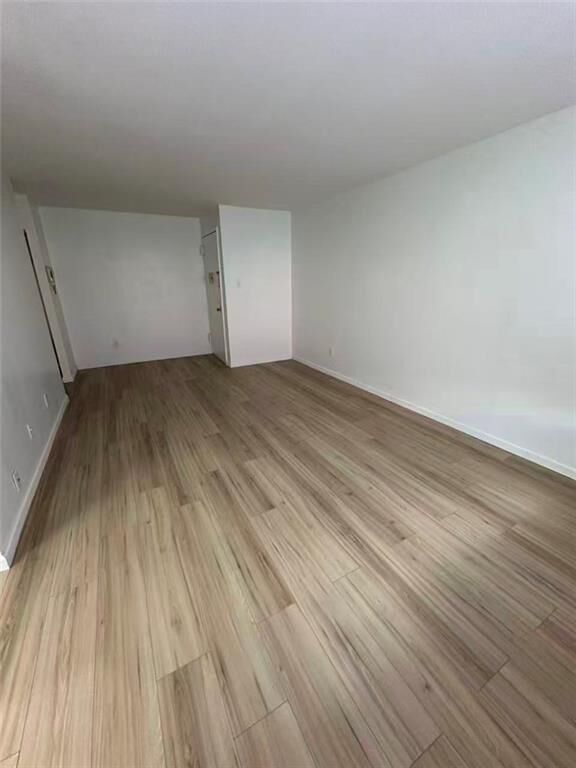 Property Photo:  1290 Rockland Avenue 1E  NY 10304 