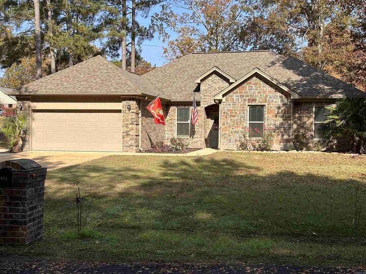 Property Photo: 624 Royal Oak Drive AR 71730