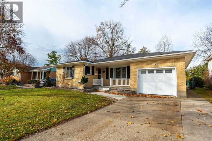 Photo de la propriété:  953 Bond Street  ON N7S 3C6 