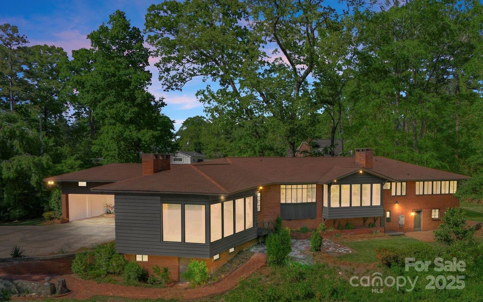 Property Photo:  916 E Park Drive  NC 28092 