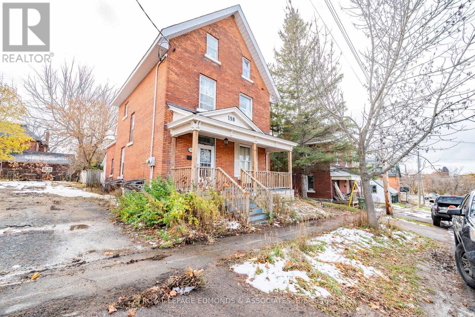 Property Photo:  198 McAllister Street  ON K8A 3G2 