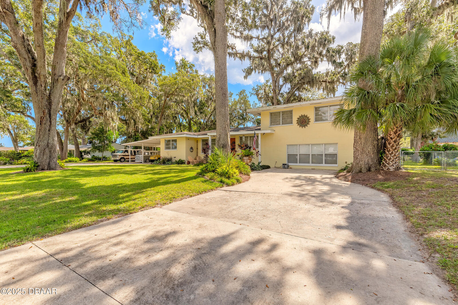 Property Photo:  857 Valencia Road  FL 32119 
