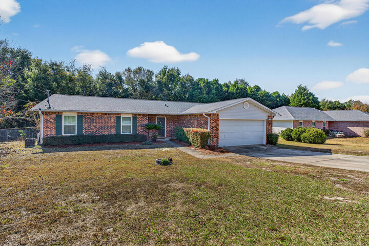 Property Photo: 119 Louise Drive FL 32536