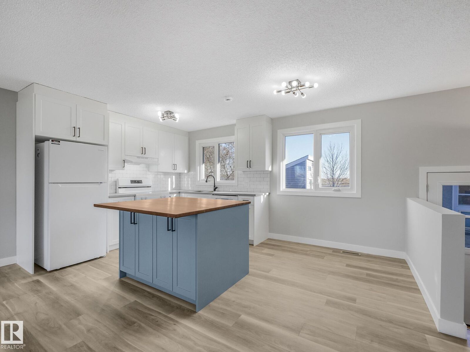 Property Photo:  8905 92 Avenue  AB T8L 1A3 