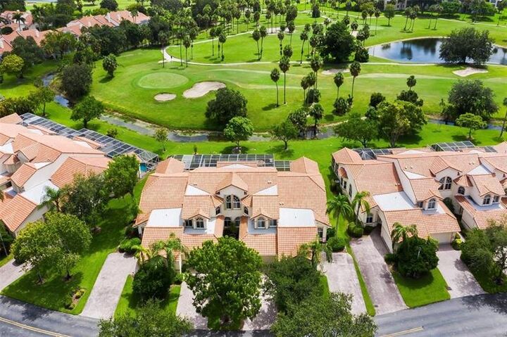 Property Photo: 576 W Palm Aire Drive 576 FL 33069