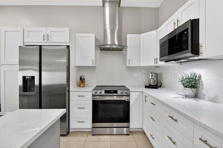 8134 SW 163rd Pl  Miami FL 33193 photo