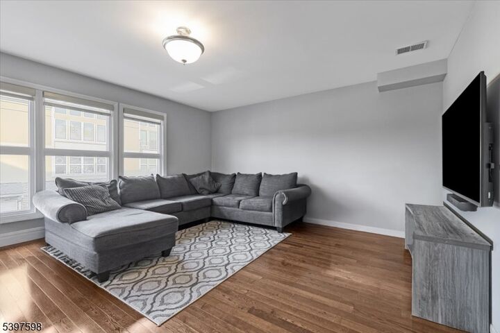 Property Photo:  14 Central Ave Unit 1  NJ 07662 