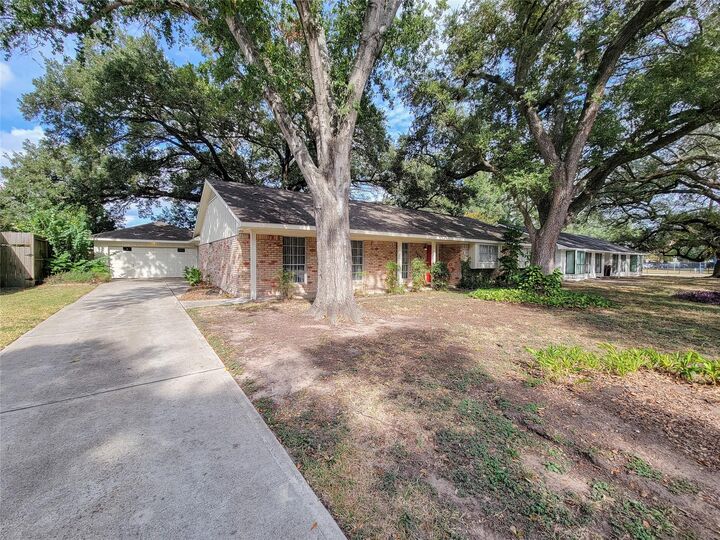 Property Photo:  5606 Pine Street  TX 77081 