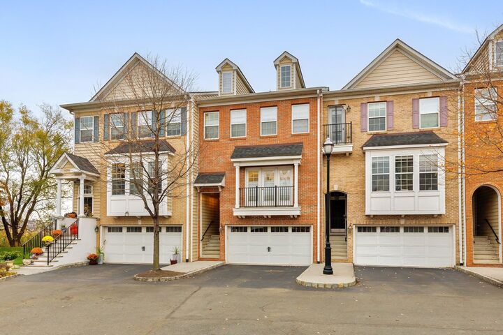 Property Photo:  27 Creekside Court  NJ 07094 