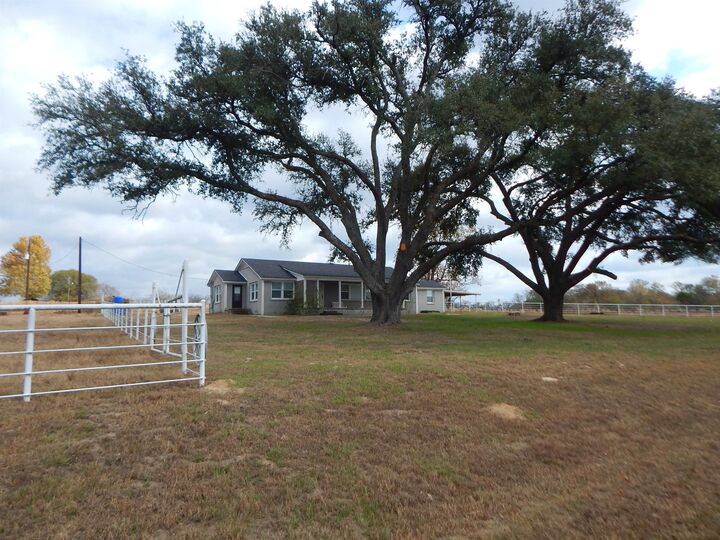 Property Photo:  5056 Fm 852  TX 75644 