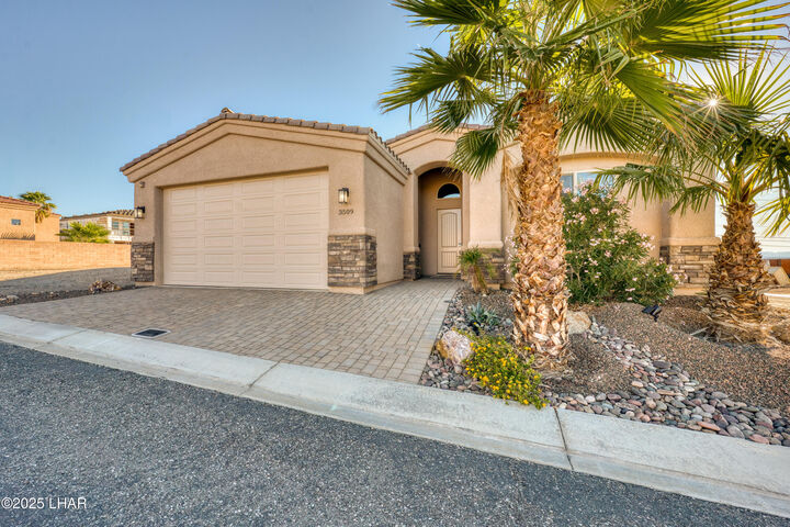 Property Photo: 3509 Kauai Ct AZ 86406