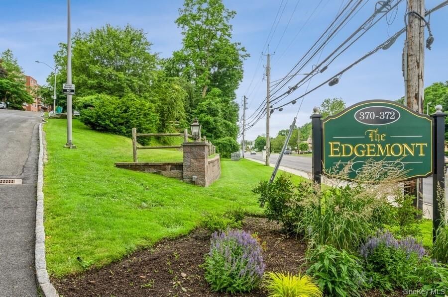 Property Photo:  372 Central Park Avenue 2E  NY 10583 