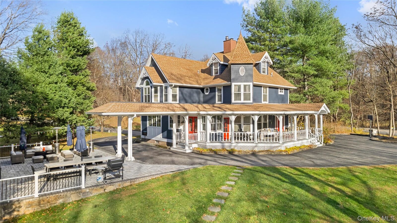 Property Photo: 1055 Bridge Pointe Lane NY 10598