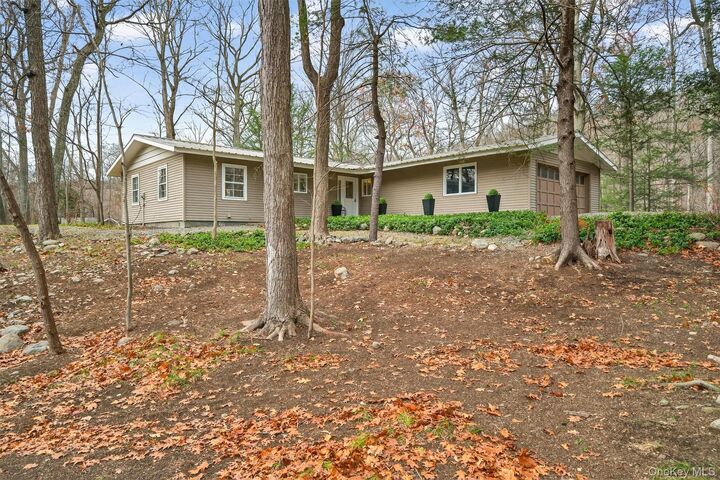 Property Photo:  89 Maple Brook Road  NY 10987 