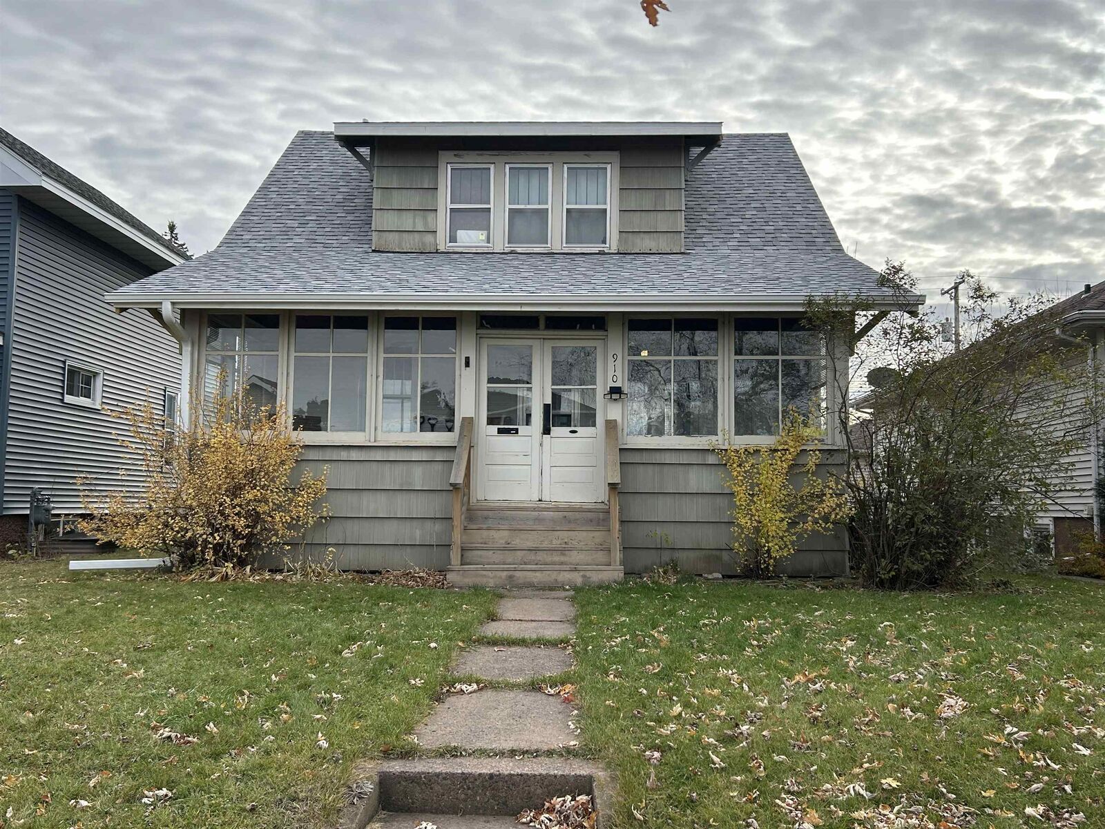 Property Photo:  910 N 20th St  WI 54880 