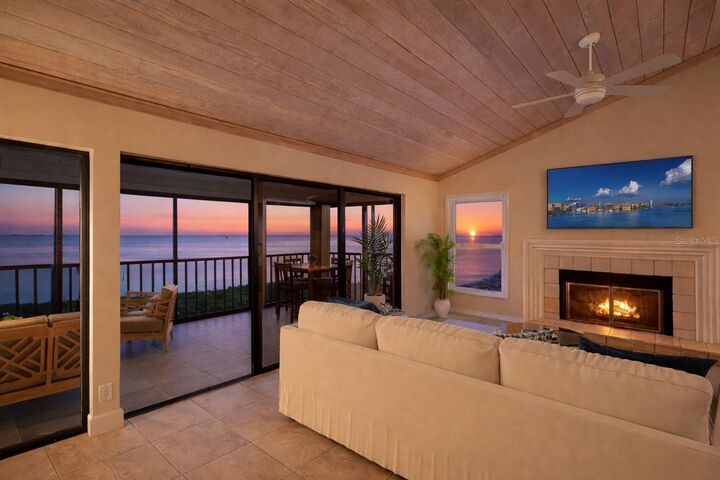 Property Photo: 4535 Bay Club Drive FL 34210