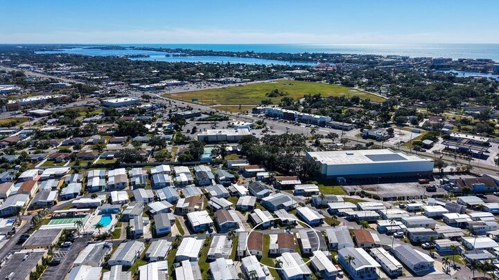 Property Photo: 116 Southwinds Drive FL 34231