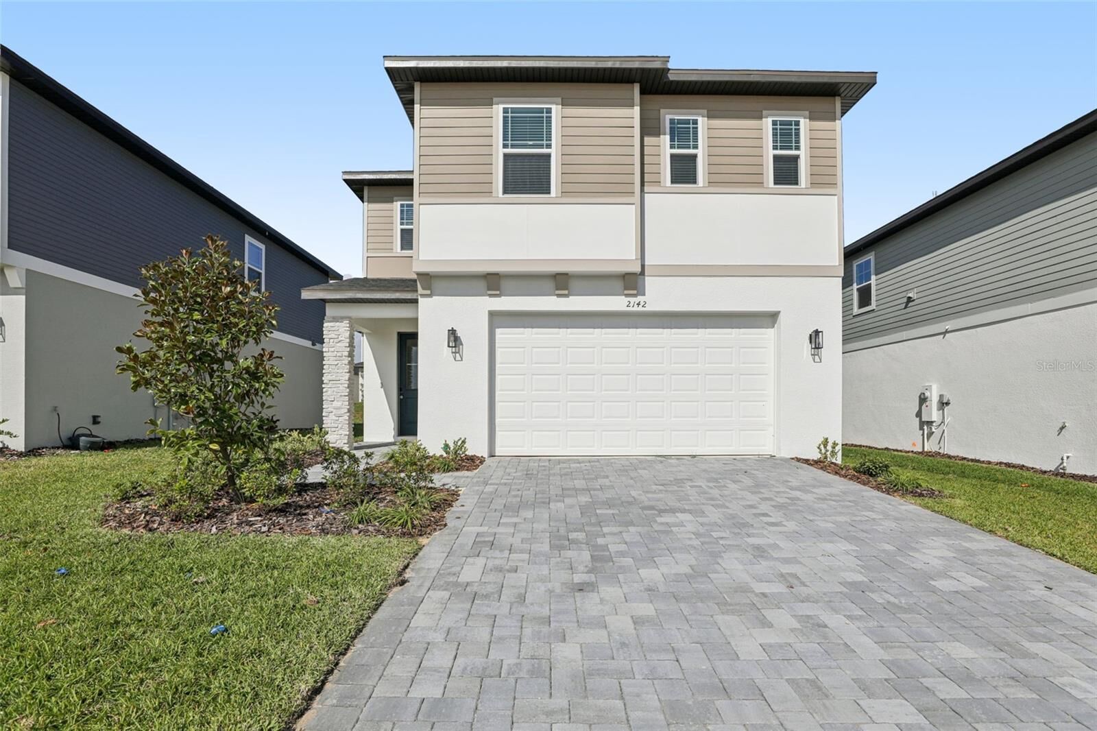 Property Photo: 2142 Wildberry Way FL 34715