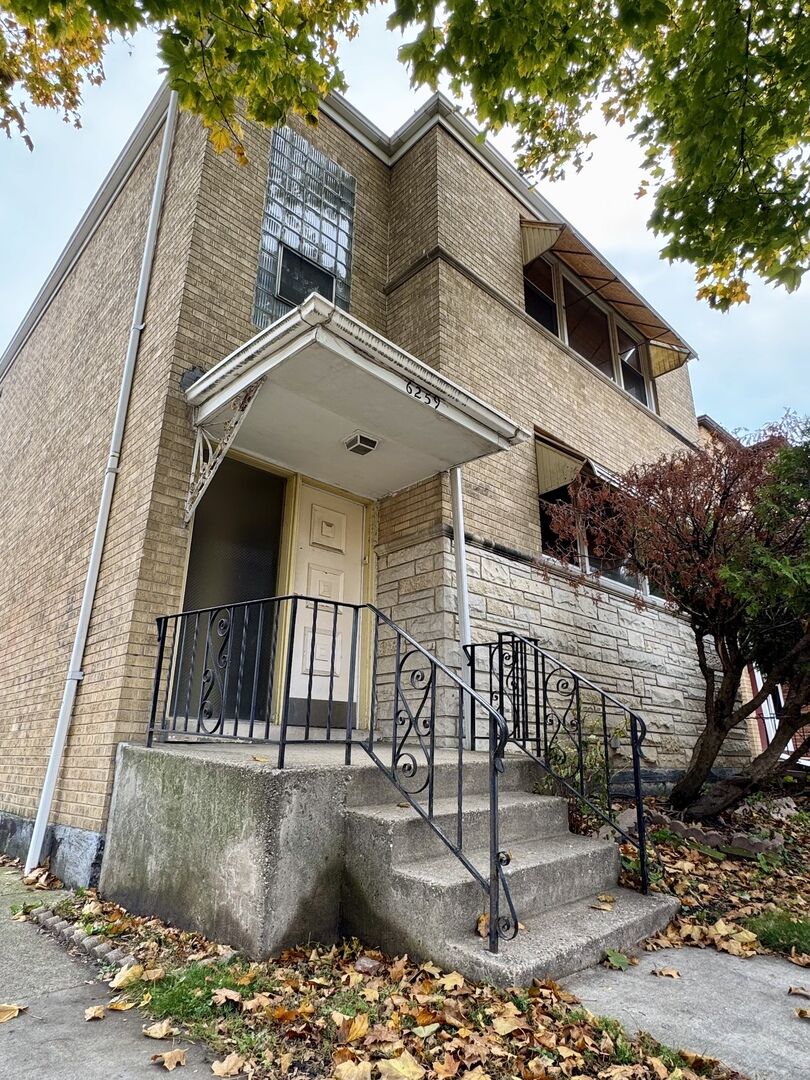 Property Photo:  6259 N Artesian Avenue  IL 60659 